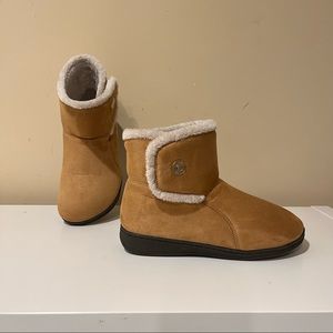 Vionic Orthotic Ankle Bootie Slippers Tan Suede Size 7 TVW4239